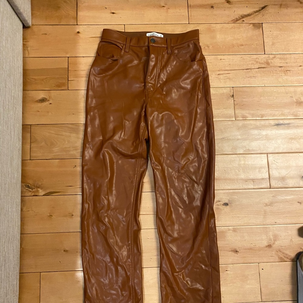 Abercrombie - brown faux leather 90s ultra high rise straight pant